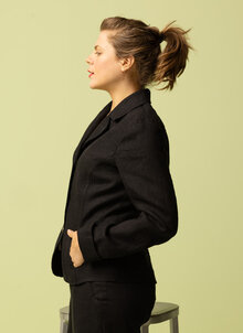 Svart klassisk linnekavaj. Tidlös kavaj i linne dam. K&US Kandus svart linnekostym