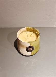 Ljus i soyawax med två vekar i keramikkruka. Noma candles