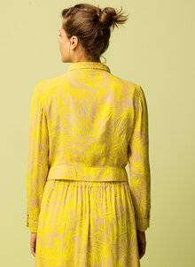 Gul mönstrad kort blus, skorta. Lång vippig gul kjol. K&US Kandus svensk design
