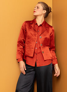 Orange glansig kavaj för fest. Festkavaj dam. K&US kandus damkläder södermalm stockholm